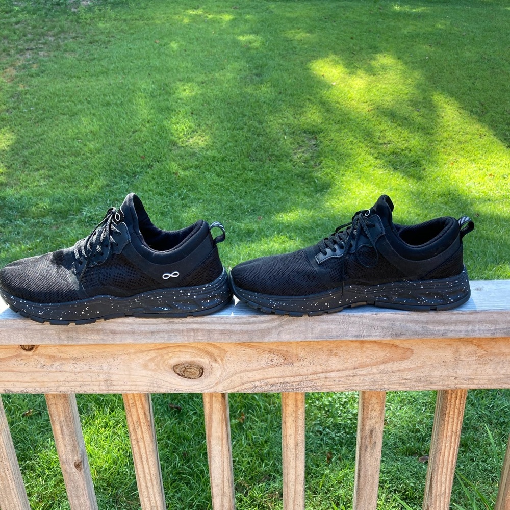Infinity Women's Fly Black Speckled Athletic Lace Up Shoes Size 9